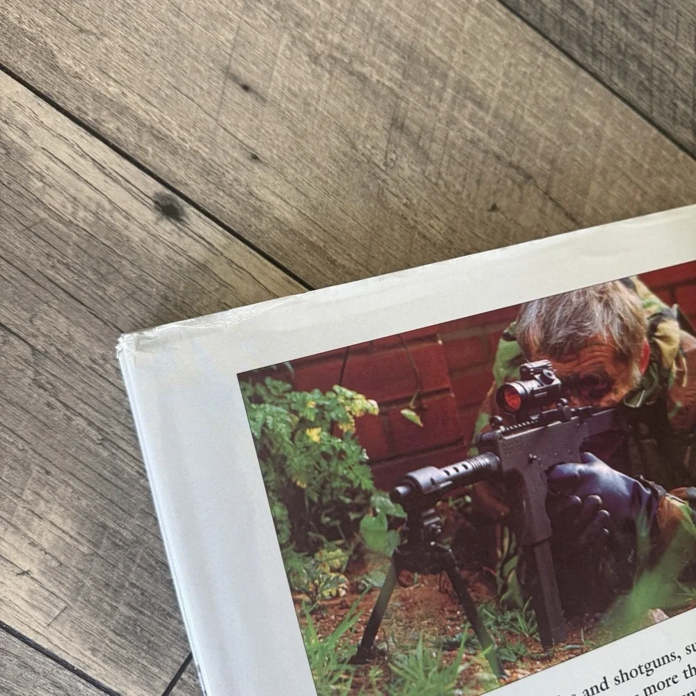 The Illustrated Directory of Guns: A Collector's Guide Over 2000 Firearms 2007